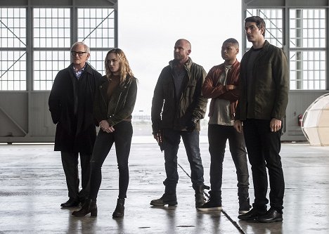 Victor Garber, Caity Lotz, Dominic Purcell, Franz Drameh, Brandon Routh - The Flash - Invasion! - Photos