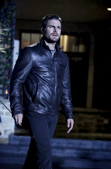 Stephen Amell - Arrow - Invasion - Photos