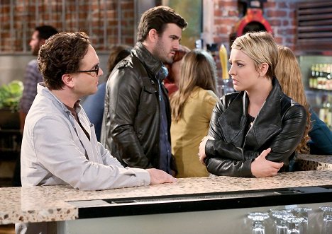 Johnny Galecki, Kaley Cuoco - The Big Bang Theory - The First Pitch Insufficiency - Photos