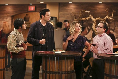 Kunal Nayyar, Brian Thomas Smith, Kaley Cuoco, Johnny Galecki - The Big Bang Theory - The Fermentation Bifurcation - Photos