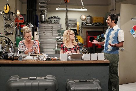 Kaley Cuoco, Melissa Rauch, Kunal Nayyar - The Big Bang Theory - The Solder Excursion Diversion - Photos