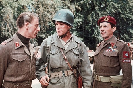 Edward Fox, Ryan O'Neal, Dirk Bogarde - Príliš vzdialený most - Z filmu