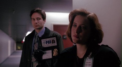 David Duchovny, Gillian Anderson - The X-Files - E.B.E. - Photos