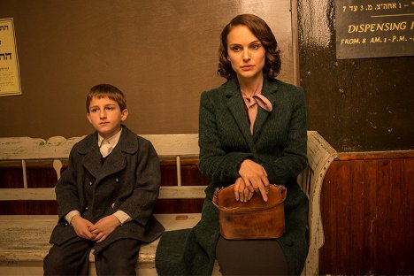 Amir Tessler, Natalie Portman - Sipour al ahava va'khoshekh - Van film