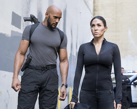 Henry Simmons, Natalia Cordova-Buckley - Agents of S.H.I.E.L.D. - The Laws of Inferno Dynamics - Photos