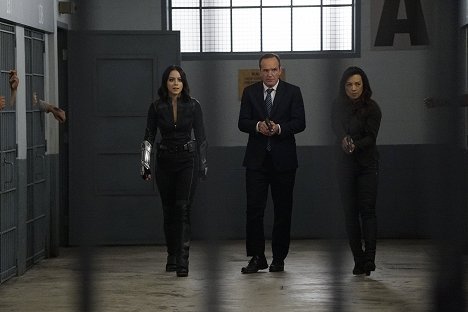 Chloe Bennet, Clark Gregg, Ming-Na Wen - Agents of S.H.I.E.L.D. - Lockup - Photos
