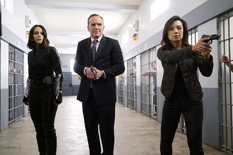 Chloe Bennet, Clark Gregg, Ming-Na Wen - Agenti S.H.I.E.L.D. - Vězení - Z filmu