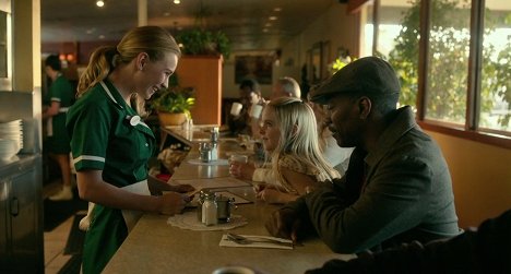 Britt Robertson, Mckenna Grace, Eddie Murphy - Mr. Church - Z filmu