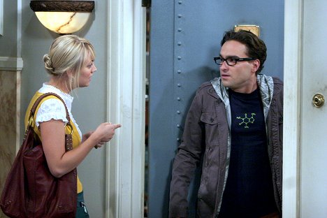 Kaley Cuoco, Johnny Galecki - The Big Bang Theory - Chaos-Theorie - Filmfotos