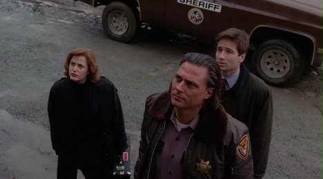 Gillian Anderson, Michael Horse, David Duchovny - The X-Files - Shapes - Photos