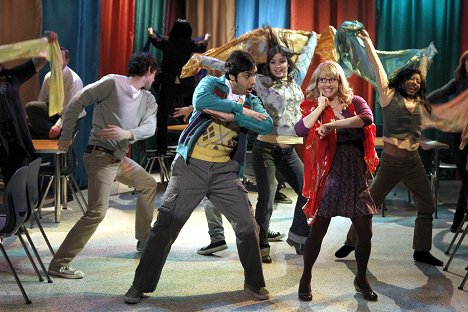 Kunal Nayyar, Melissa Rauch - The Big Bang Theory - The Thespian Catalyst - Photos