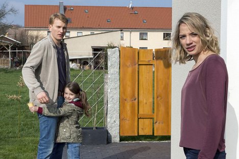 Lucas Prisor, Emilie Neumeister, Jytte-Merle Böhrnsen - Wolfsland - Tief im Wald - Z filmu