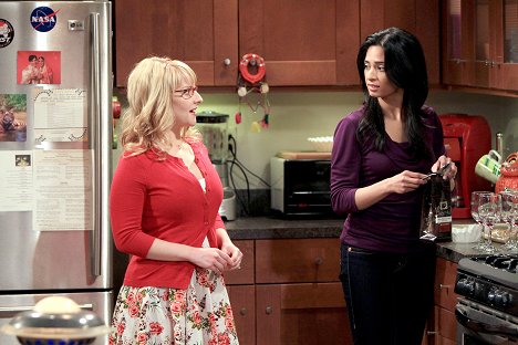 Melissa Rauch, Aarti Mann - The Big Bang Theory - Die Antilope im Curry - Filmfotos