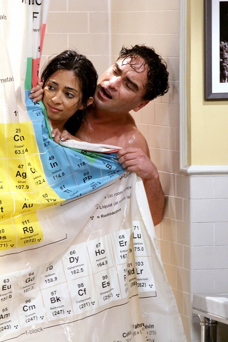 Aarti Mann, Johnny Galecki - The Big Bang Theory - Souvlaki statt Pizza - Filmfotos