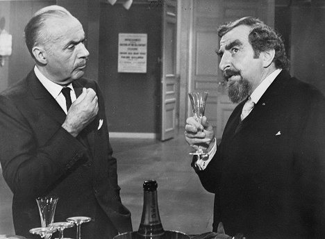 Charles Boyer, Hugh Griffith - How to Steal a Million - Z filmu