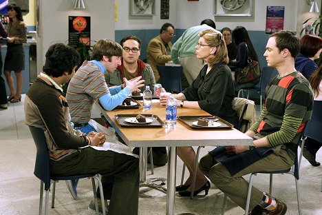 Simon Helberg, Johnny Galecki, Christine Baranski, Jim Parsons - The Big Bang Theory - Die Streichelmaschine - Filmfotos
