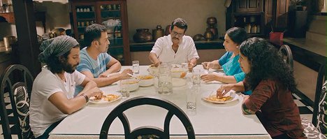 Neeraj Madhav, Prithviraj Sukumaran, Balachandra Menon - Oozham - Van film
