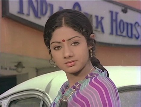 Sridevi - Sigappu Rojakkal - Z filmu