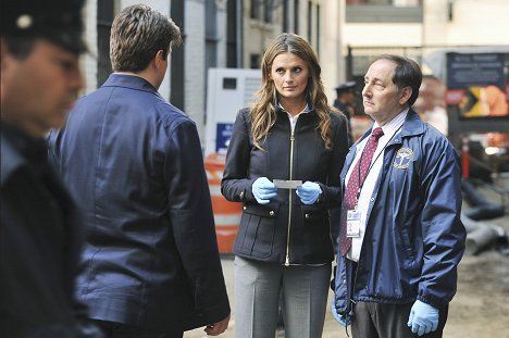 Stana Katic, Arye Gross - Castle - The Fast and the Furriest - Photos