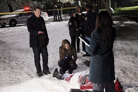 Nathan Fillion, Stana Katic - Castle - Secret Santa - Photos