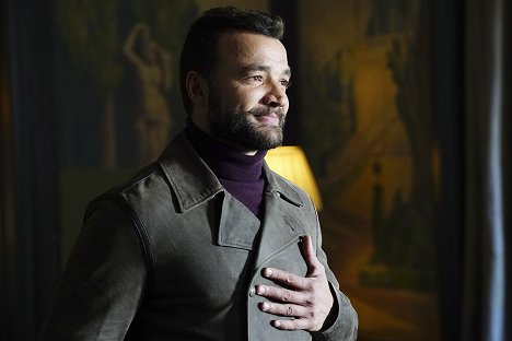 Nick E. Tarabay - Castle - Dead Red - De la película