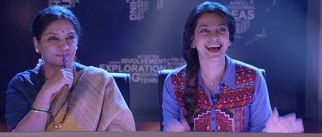 Shabana Azmi, Juhi Chawla - Chalk N Duster - Z filmu