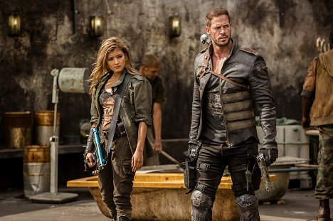 Rola, William Levy - Resident Evil: The Final Chapter - Van film
