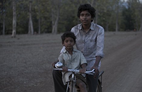 Sunny Pawar, Abhishek Bharate - Lion - Der lange Weg nach Hause - Filmfotos