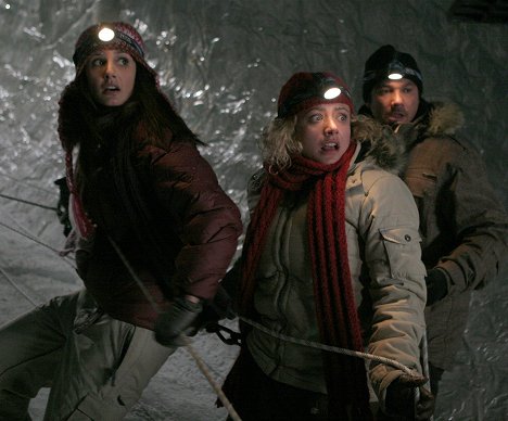 Iliana Lazarova, Louisa Clein, Dean Cain - Arctic Predator - Filmfotók