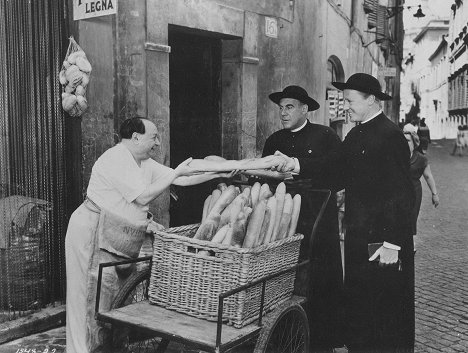 Giuseppe Pierozzi, Paul Douglas, Van Johnson - Seikkailu Roomassa - Kuvat elokuvasta