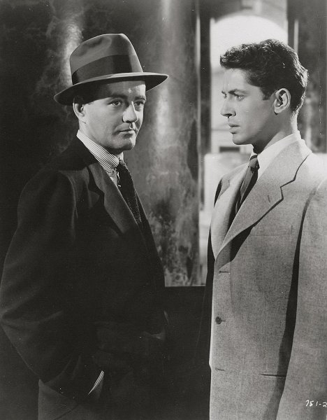 Robert Walker, Farley Granger - Strangers on a Train - Photos