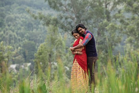 Sree Divya, Vishnu Vishal - Maaveeran Kittu - Van film