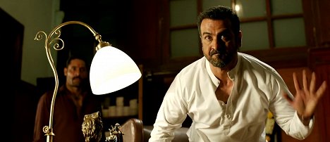 Ronit Roy - Kaabil - Kuvat elokuvasta