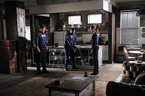 Nathan Fillion, Allan Louis, Stana Katic - Castle - Stillstand - Filmfotos