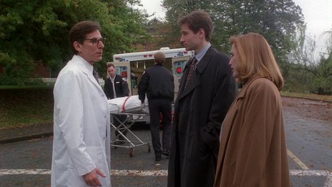 Jerry Wasserman, David Duchovny, Gillian Anderson - The X-Files - Excelsis Dei - Photos