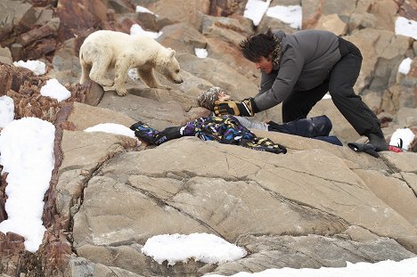 Dakota Goyo, Goran Visnjic - Midnight Sun: Una aventura polar - De la película