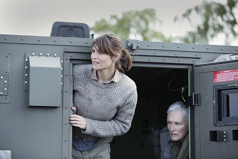 Gemma Arterton, Glenn Close - The Girl With All The Gifts - Filmfotos