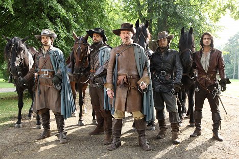 Santiago Cabrera, Howard Charles, Hugo Speer, Tom Burke, Luke Pasqualino - The Musketeers - Le Fils de l'ombre - Film