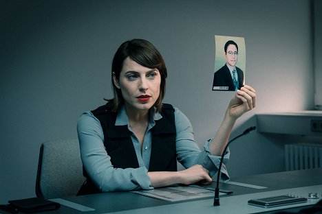 Antje Traue - Four Against the Bank - Photos