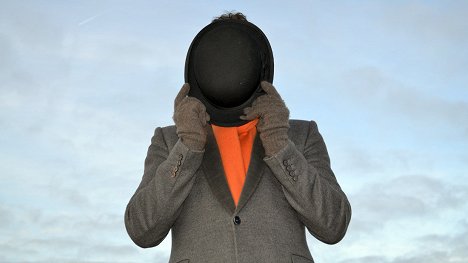 Will Young - René Magritte: Mannen och hatten - Kuvat elokuvasta