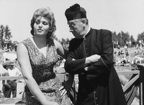 Gina Rovere, Fernandel - Hochwürden Don Camillo - Filmfotos