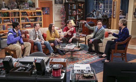 Kunal Nayyar, Kevin Sussman, Mayim Bialik, Jim Parsons, Johnny Galecki, Kaley Cuoco - Teorie velkého třesku - Renovace obchodu s komiksy - Z filmu