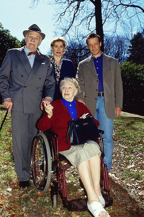 Ferdinand Dux, Jeannette Arndt, Inge Meysel, Michael Roll - Guppies zum Tee - Werbefoto