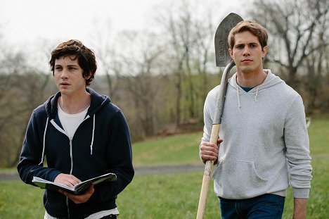 Logan Lerman, Blake Jenner - Sidney Hall - Z filmu