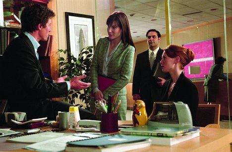 Hugh Grant, Sandra Bullock, Jason Antoon, Alicia Witt - Láska s výstrahou - Z filmu