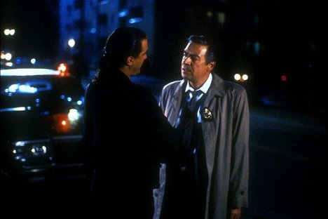 Steven Seagal, Jerry Orbach - Out for Justice - Van film