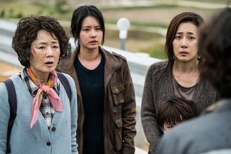 Yeong-ae Kim, Joo-hyeon Kim, Jeong-hee Moon - Pandora - Film