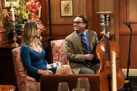 Kaley Cuoco, Johnny Galecki - The Big Bang Theory - The Romance Resonance - Photos