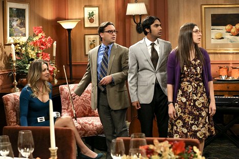 Kaley Cuoco, Johnny Galecki, Kunal Nayyar, Mayim Bialik - The Big Bang Theory - The Romance Resonance - Van film