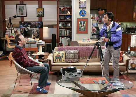 Kevin Sussman, Kunal Nayyar - The Big Bang Theory - The Raiders Minimization - Van film